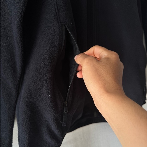 The North Face Classic Black Full-Zip Jacket - Picture 6 of 7